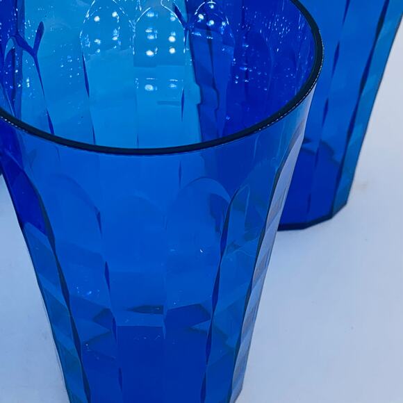 Tupperware Ice Prisms Tumblers Blue 16 Oz. Set 4 Drinking Cups Crystal Durable - Picture 2 of 8